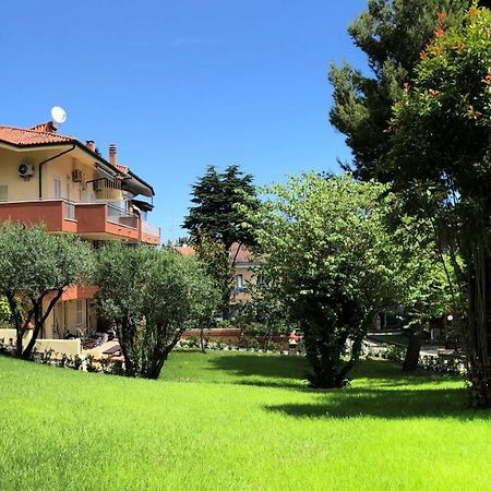 Residenza VerdeMare Misano Adriatico Exterior foto
