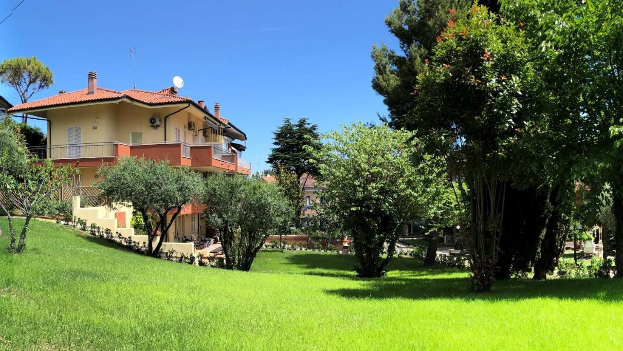 Residenza VerdeMare Misano Adriatico Exterior foto